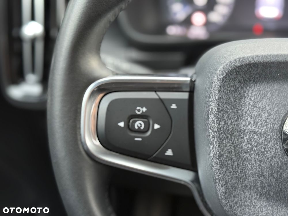 Volvo XC 40 D3 AWD Momentum Pro - 19