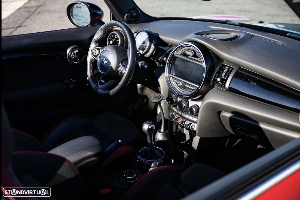 MINI Cabrio John Cooper Works - 28