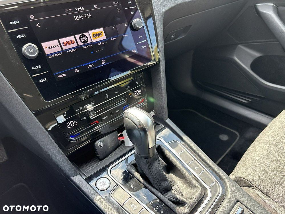 Volkswagen Passat - 25