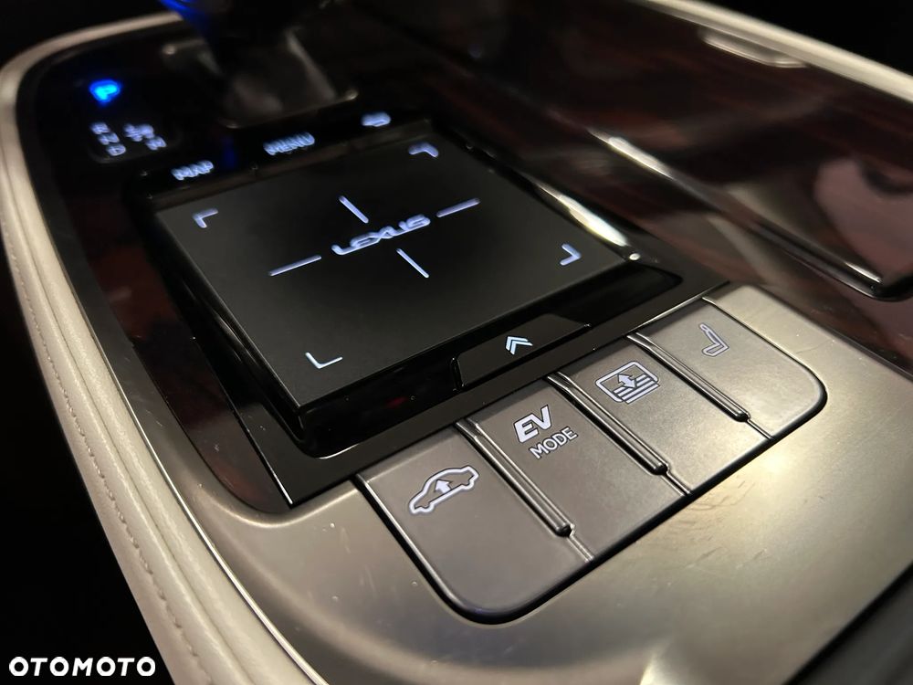 Lexus LS 500h Omotenashi AWD - 32