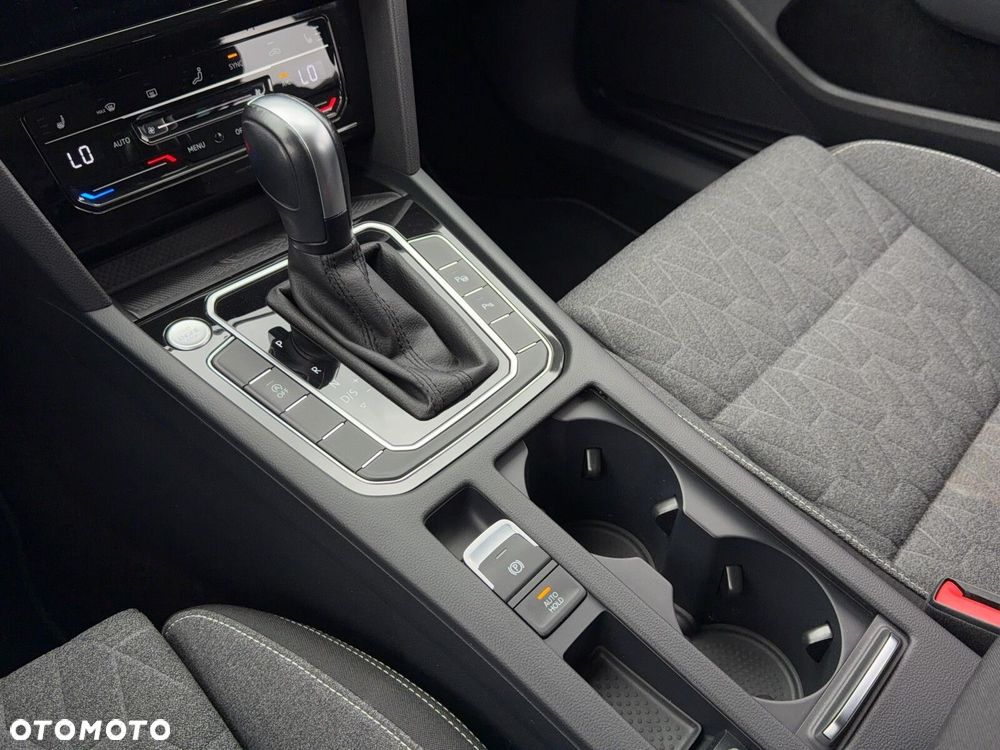 Volkswagen Passat Variant 2.0 TDI Business DSG - 24
