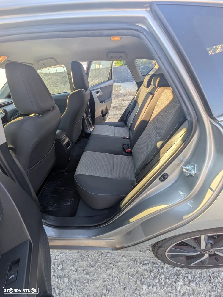 Toyota Auris 1.4 D-4D Com. +P.Techno+P.Sport - 7