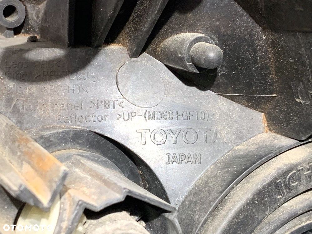 REFLEKTOR PRAWY PRZÓD  TOYOTA AURIS (_E15_) 2006 - 2012 1.4 (ZZE150_) 71 kW [97 KM] benzyna 2007 - - 6