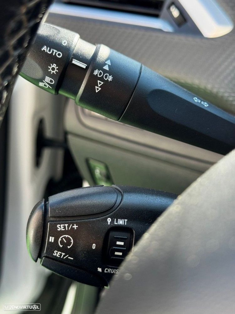 Peugeot 2008 1.2 PureTech Allure - 19