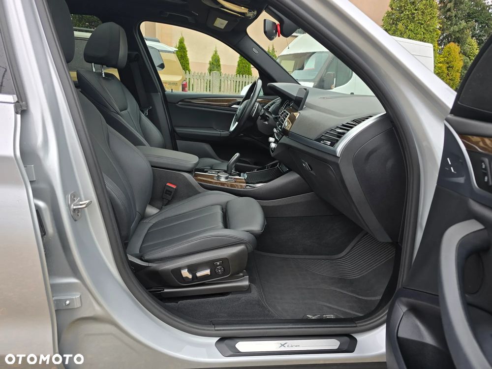 BMW X3 xDrive30i GPF Luxury Line - 25