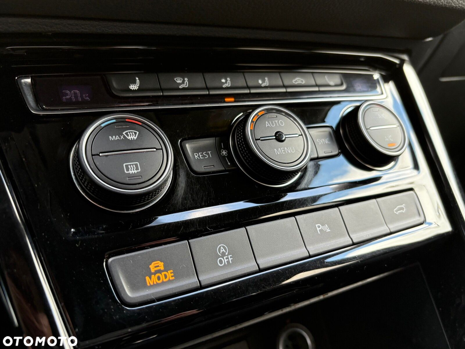 Volkswagen Touran - 29