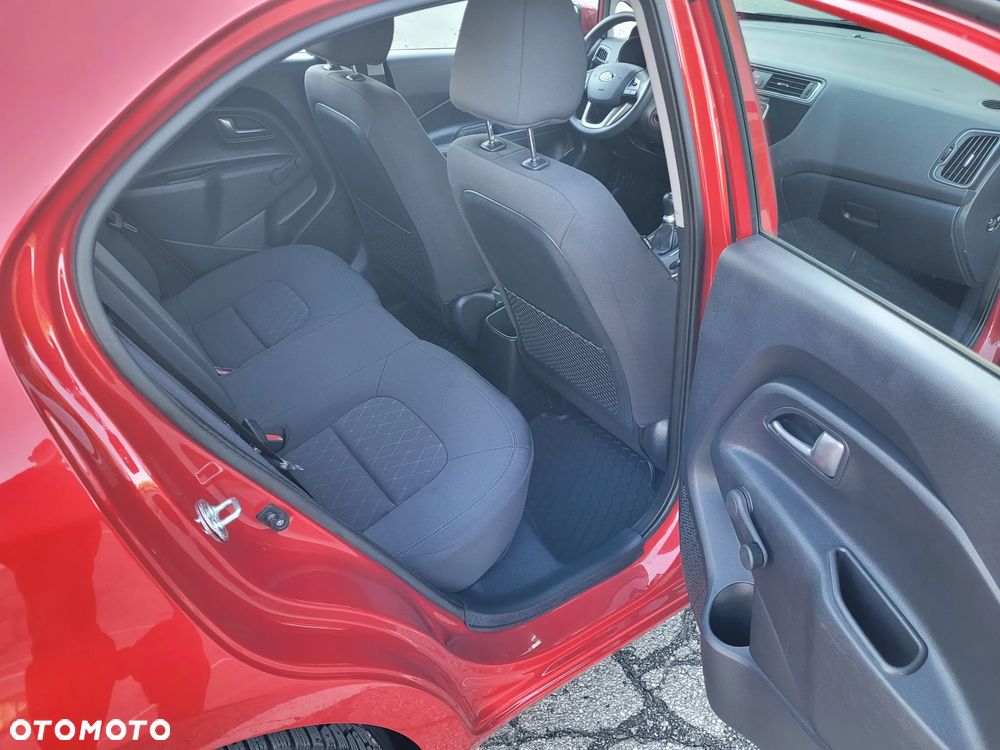Kia Rio - 10