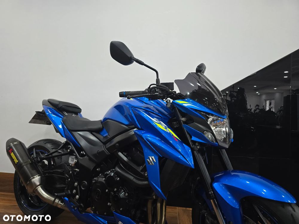 Suzuki GSX - 32