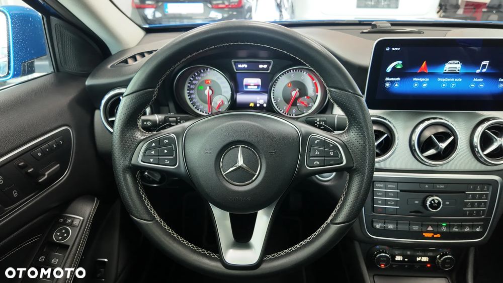 Mercedes-Benz GLA 250 4Matic 7G-DCT UrbanStyle Edition - 26