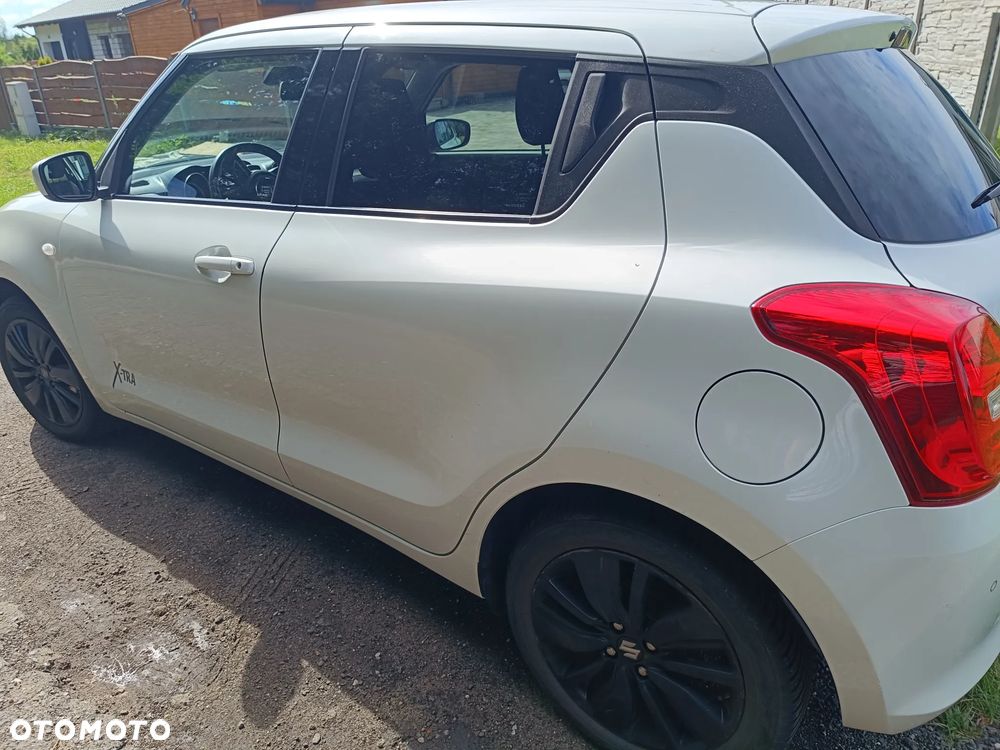 Suzuki Swift 1.2 Dualjet Hybrid Allgrip Comfort - 4