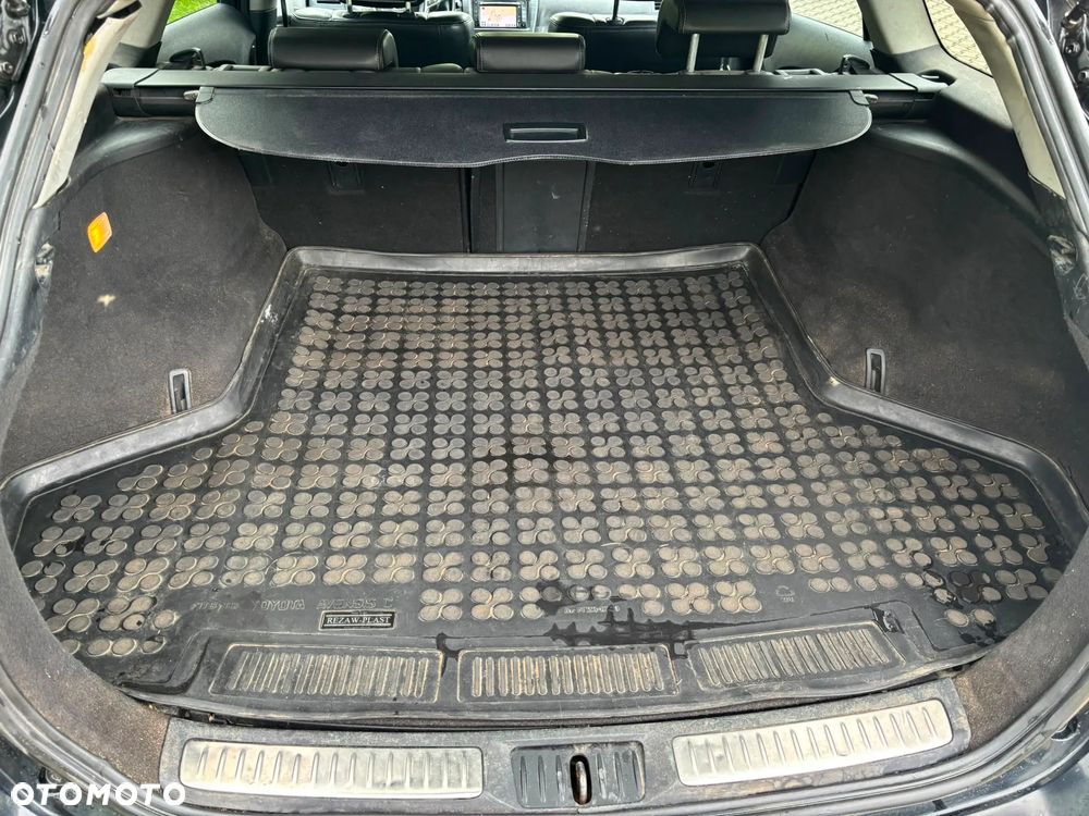Toyota Avensis 2.0 D-4D 2010 - 8