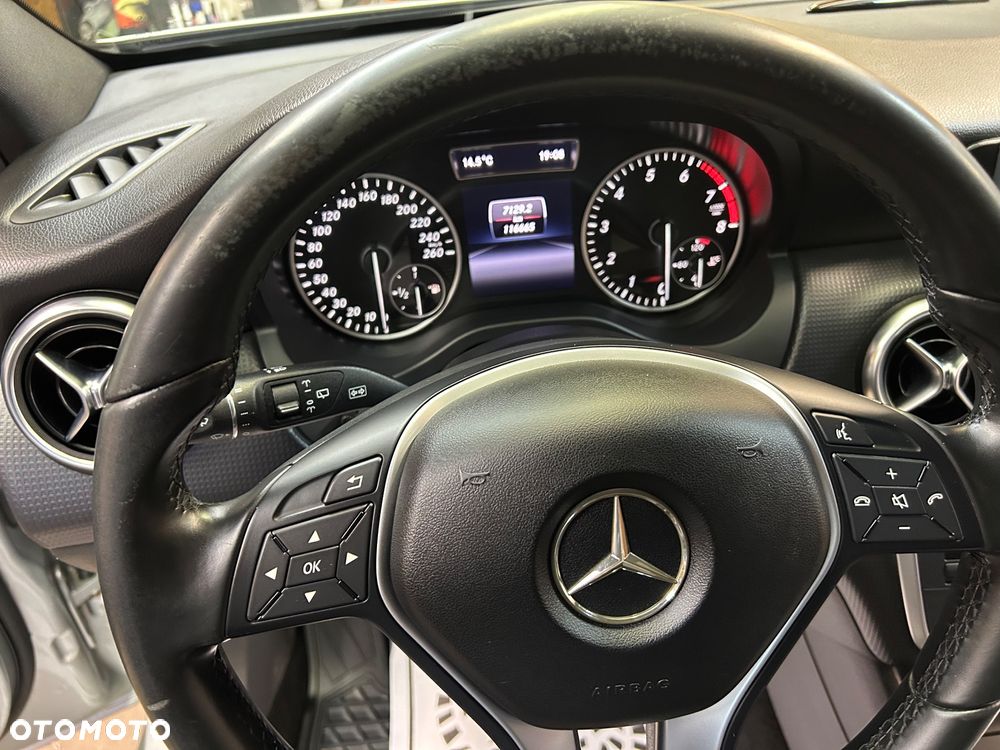 Mercedes-Benz Klasa A 180 (BlueEFFICIENCY) Urban - 19