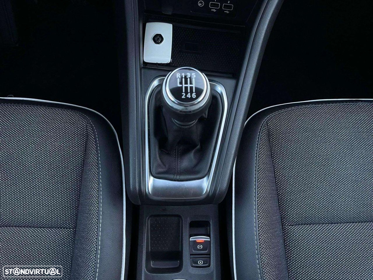 Renault Captur 1.0 TCe Techno - 16