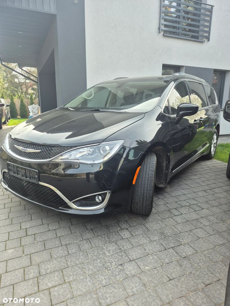 Chrysler Pacifica - 2