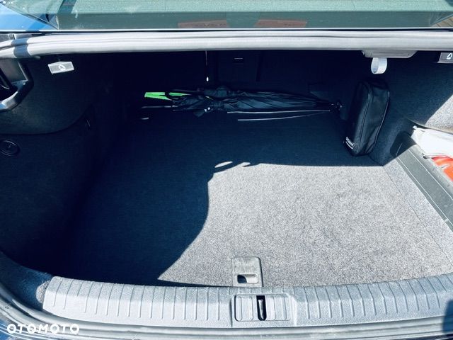 Volkswagen Passat - 10