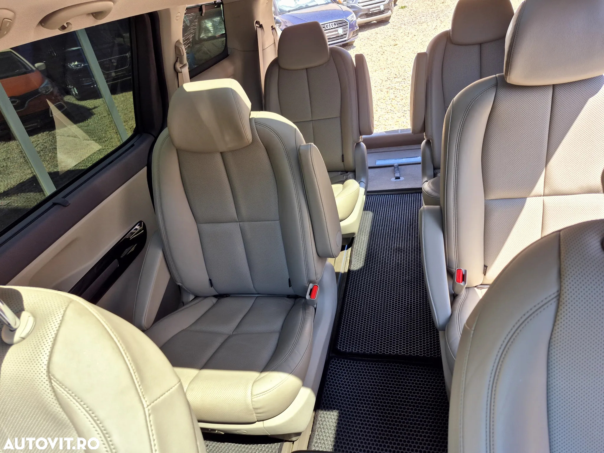 Kia Carnival - 13