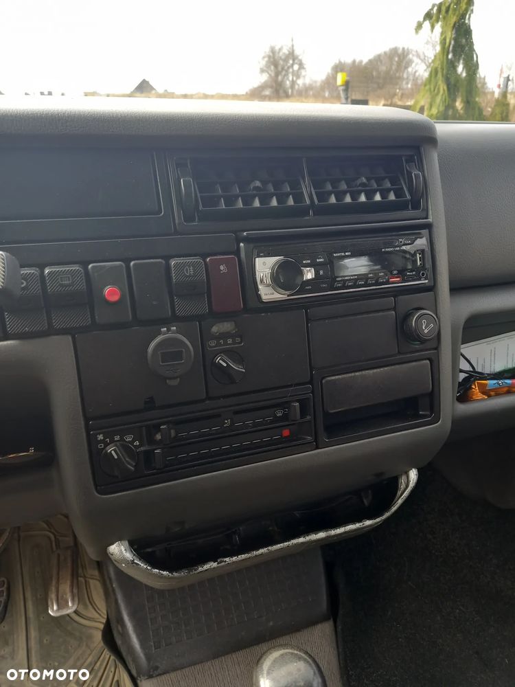 Volkswagen Multivan - 16