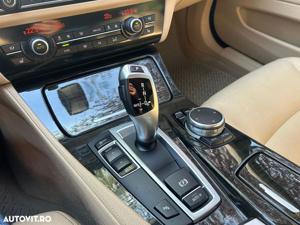 BMW Seria 5 520d xDrive AT - 24