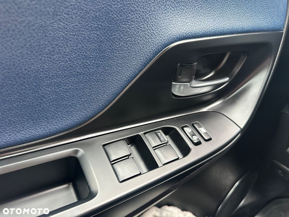 Toyota Yaris Hybrid 100 Selection - 17