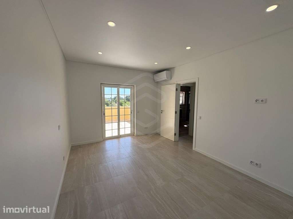 Moradia em banda inserida em condomínio fechado, Almancil, Algarve - Grande imagem: 3/42