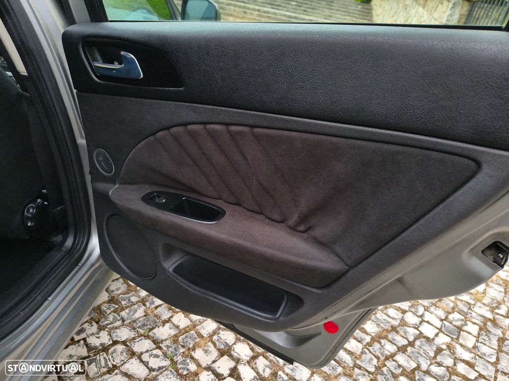 Alfa Romeo 159 1.9 JTDM 16V Q-Tronic TI - 14