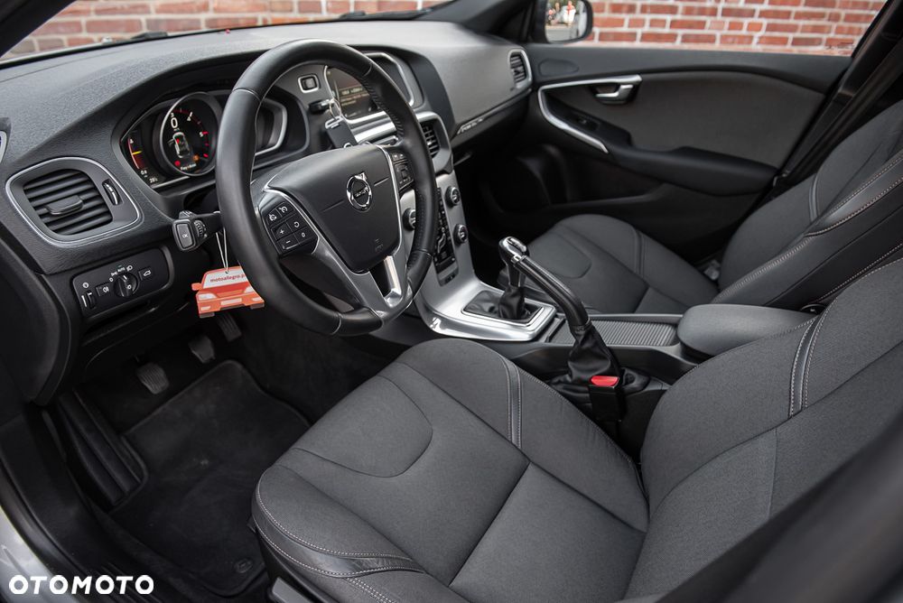 Volvo V40 Cross Country D2 Momentum - 16