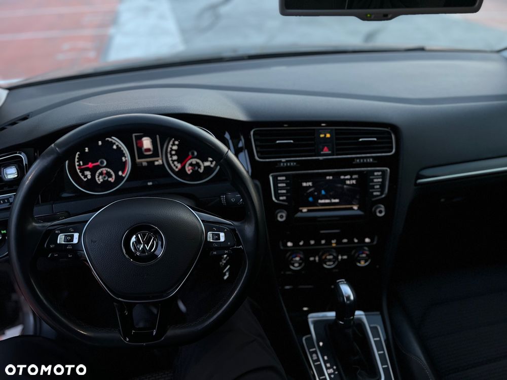 Volkswagen Golf 1.6 TDI Highline DSG - 11