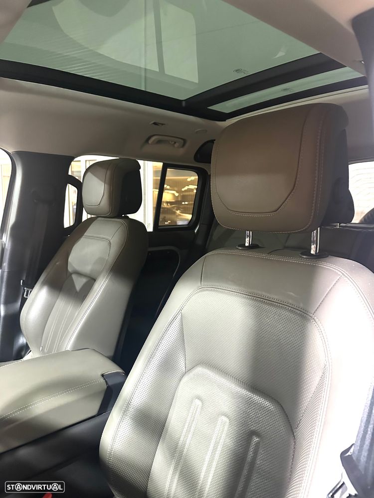 Land Rover Defender - 4