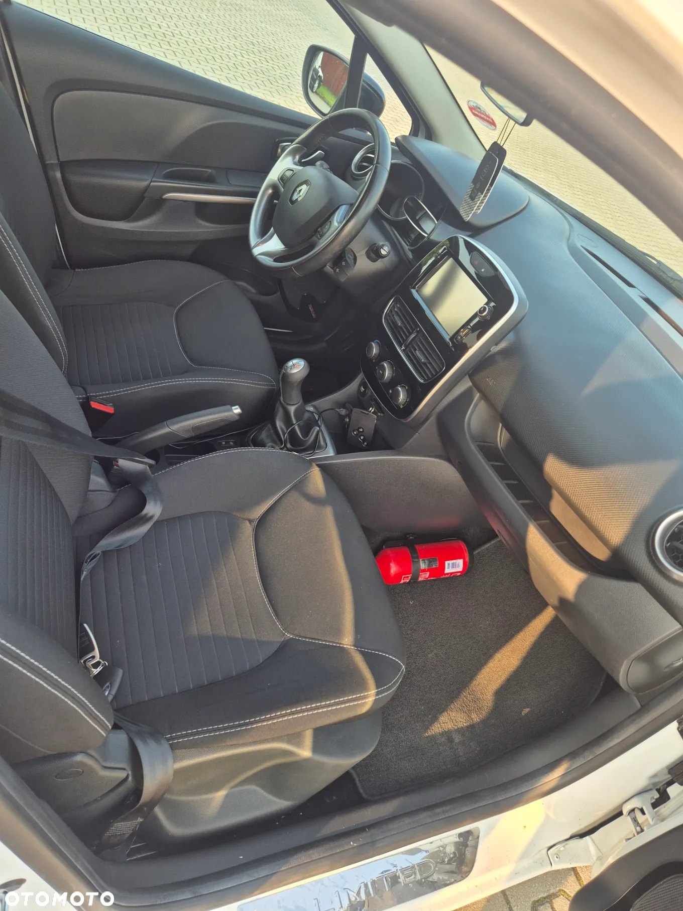 Renault Clio 0.9 TCe Limited - 32