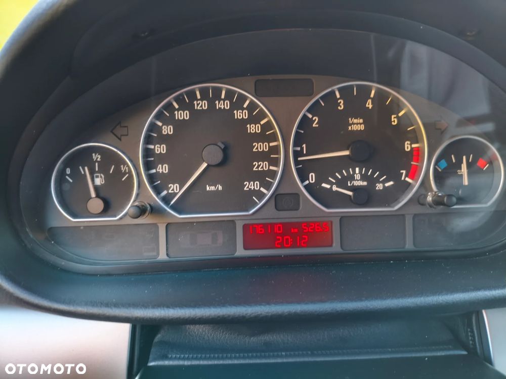 BMW Seria 3 330i - 17