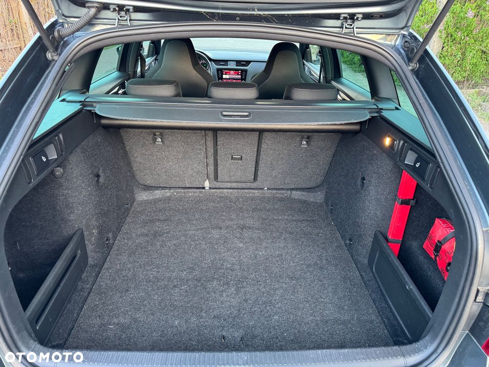Skoda Octavia 2.0 TDI DSG RS - 9