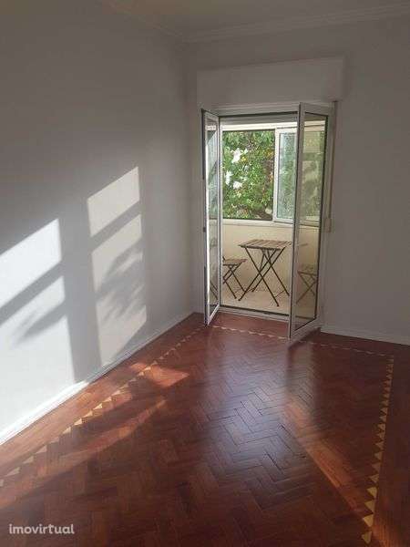 T1 vendo particular Campo de Ourique - Grande imagem: 2/10