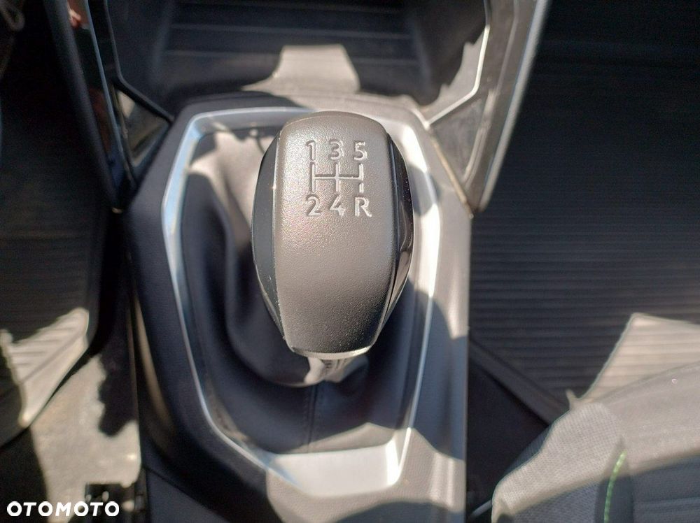 Peugeot 208 - 19