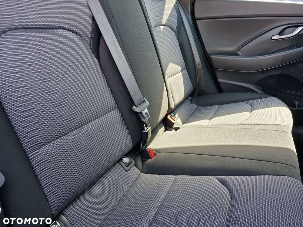 Hyundai i30 1.5 DPI Classic + - 11