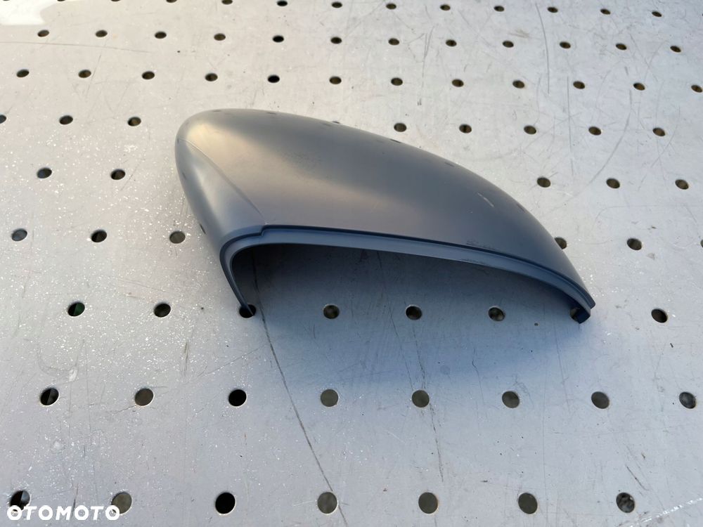 VW Golf VIII obudowa lusterka prawa 5H0857538 - 2