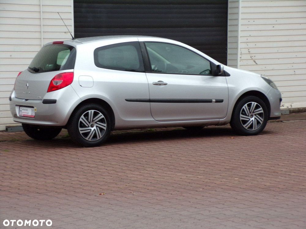 Renault Clio - 17