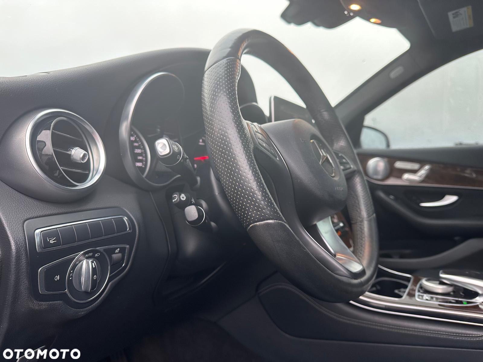 Mercedes-Benz GLC 300 Coupe 4Matic 9G-TRONIC - 18