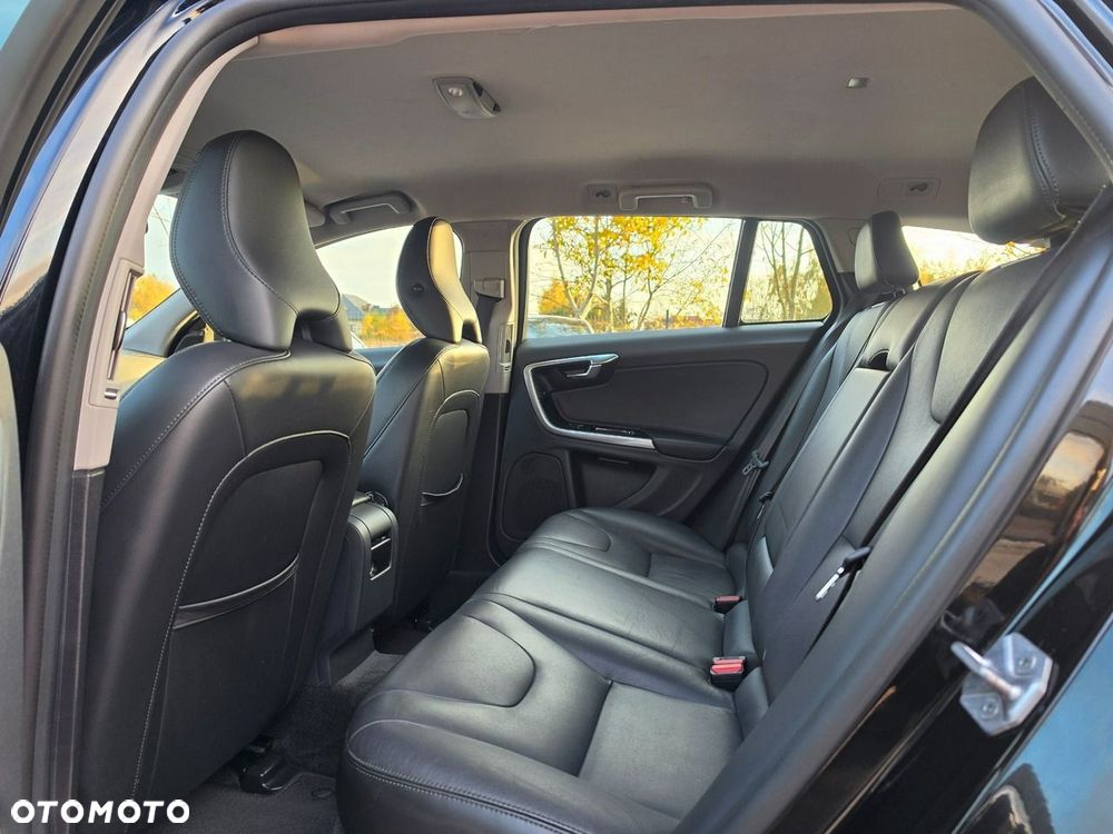 Volvo V60 D6 AWD Plug-in Hybrid Summum - 25