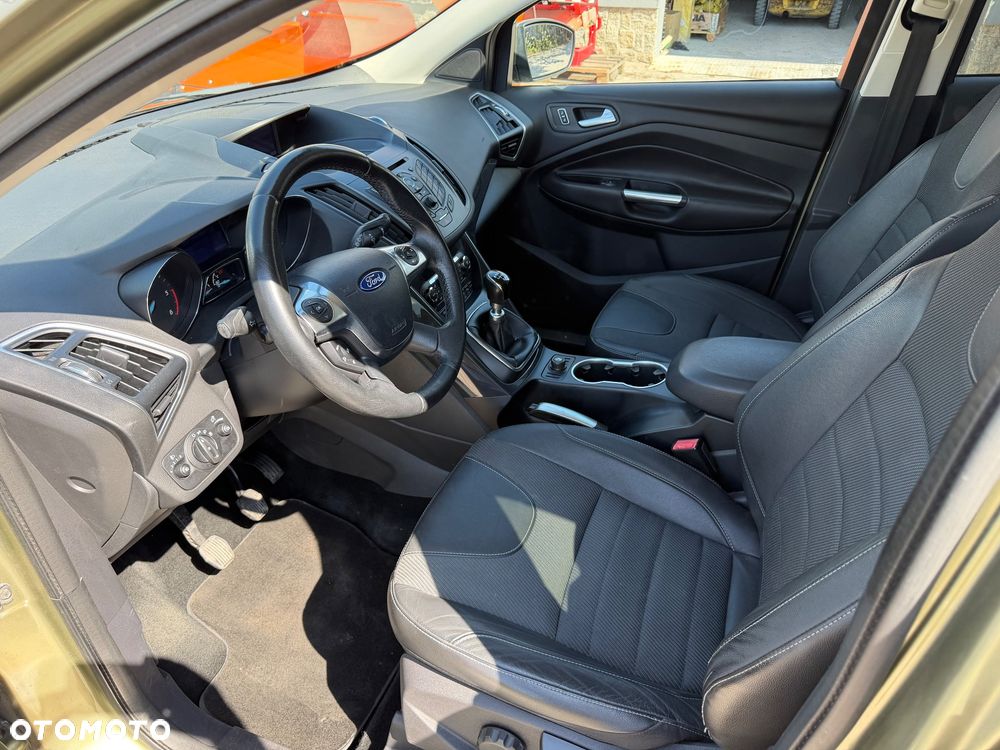 Ford Kuga 2.0 TDCi 2x4 Titanium - 20