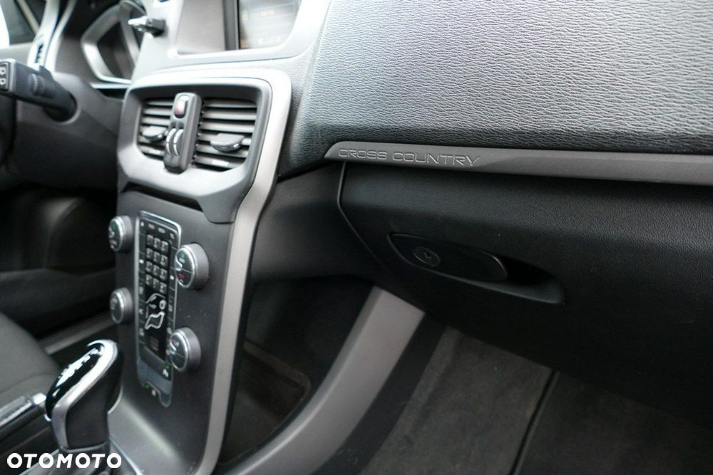 Volvo V40 Cross Country - 25