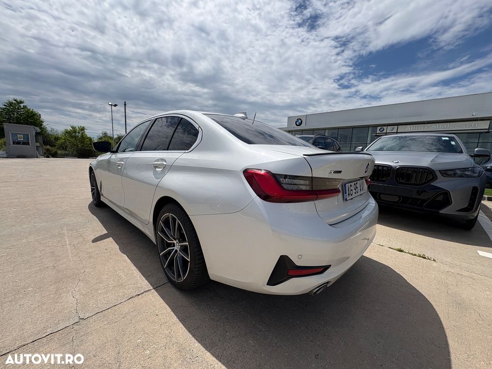 BMW Seria 3 330i xDrive AT - 4