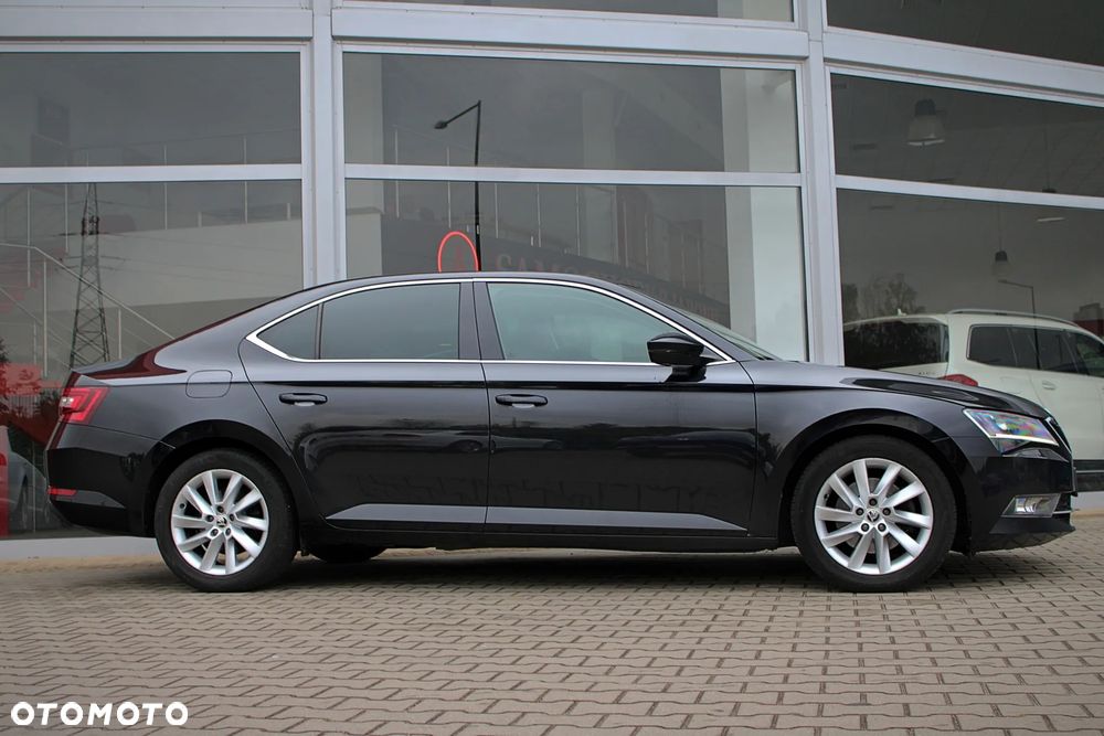 Skoda Superb 2019 photo 4