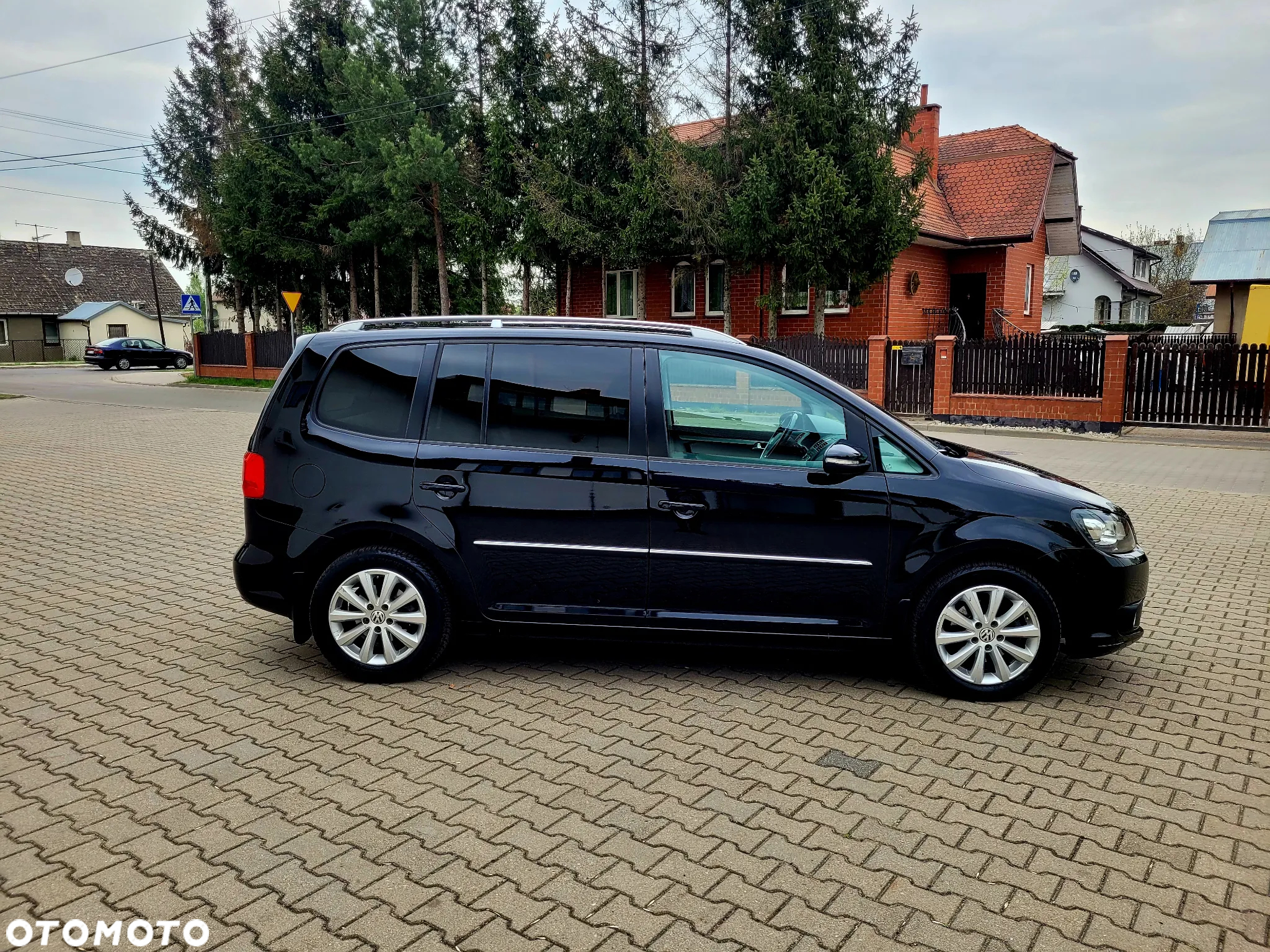 Volkswagen Touran 1.6 TDI DPF BlueMotion Technology DSG Comfortline - 16
