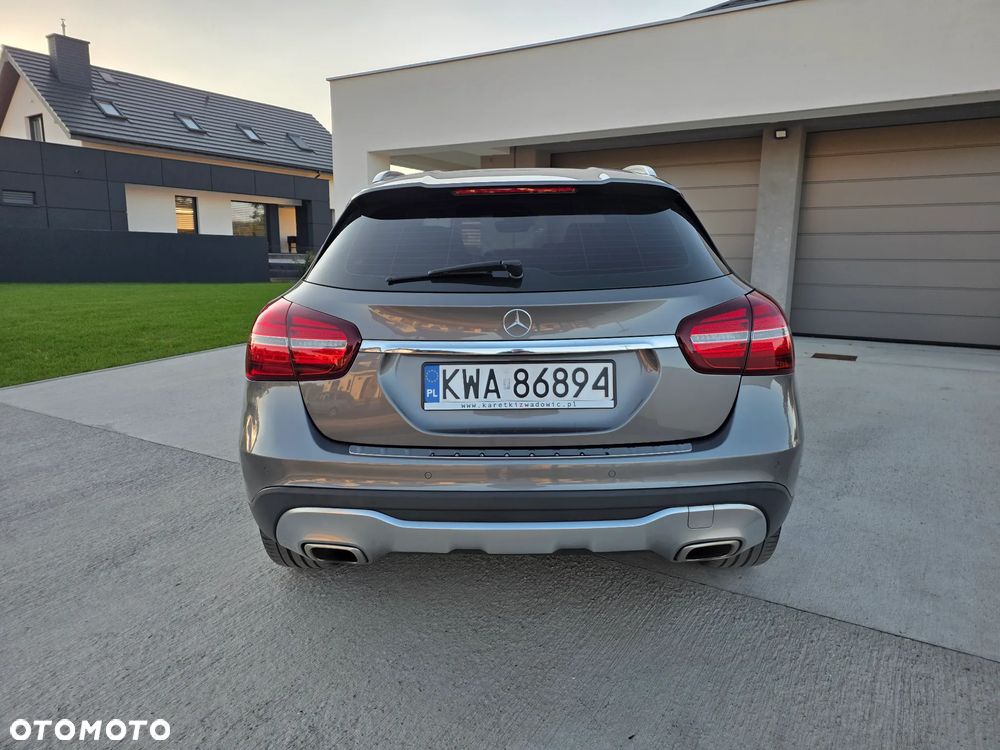 Mercedes-Benz GLA 200 7G-DCT Urban - 23