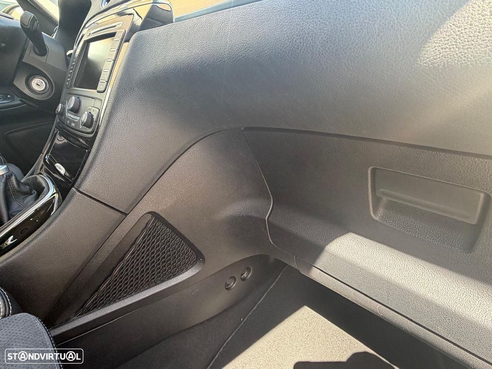 Ford S-Max 2.0 TDCi Titanium 7L 143g - 14