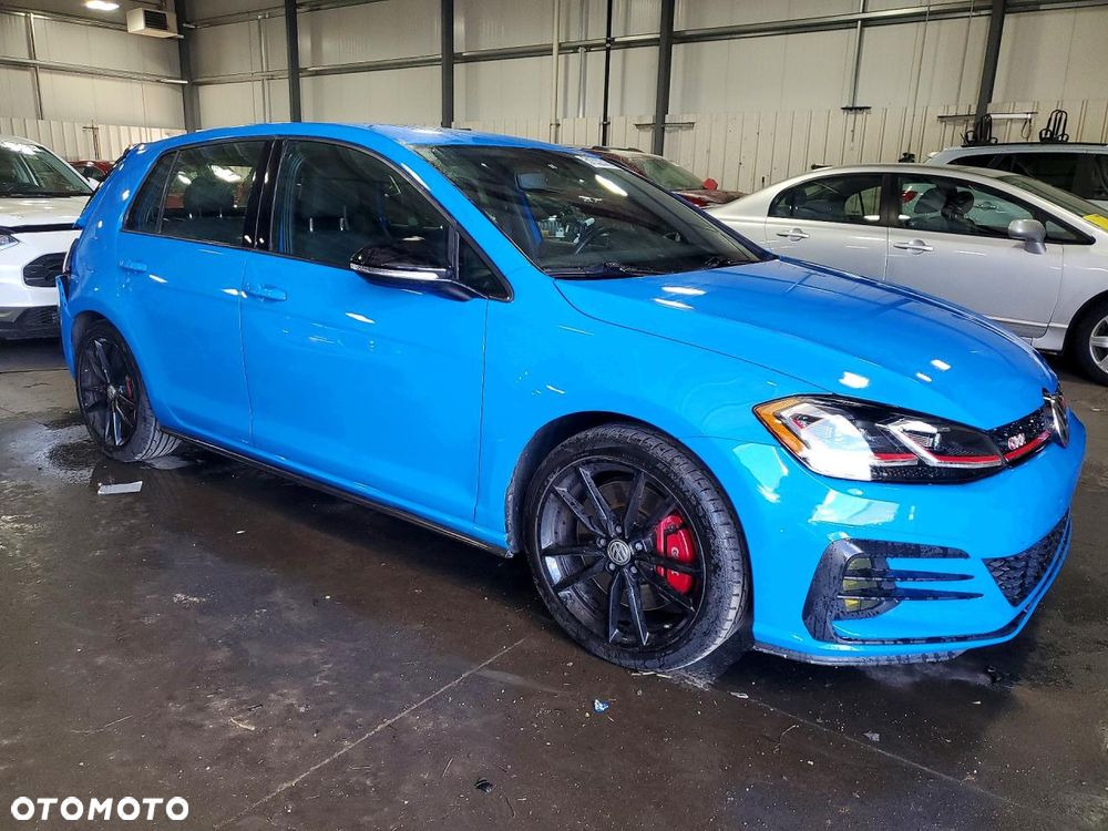 Volkswagen Golf - 1