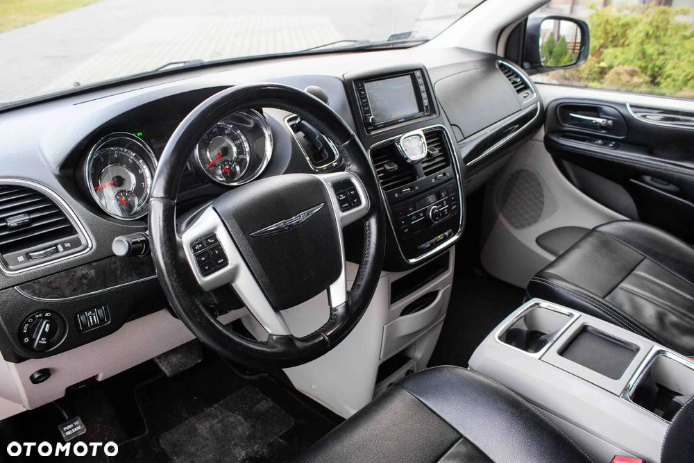 Chrysler Town & Country 3.6 Touring - 13