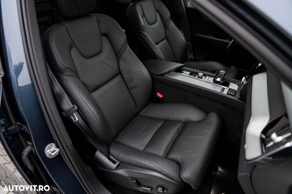 Volvo XC 60 B4 D Plus Dark - 17