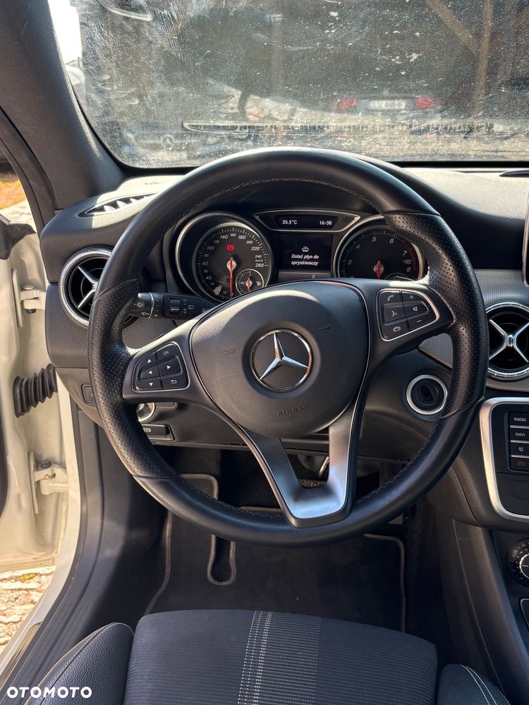 Mercedes-Benz CLA 180 7G-DCT - 15