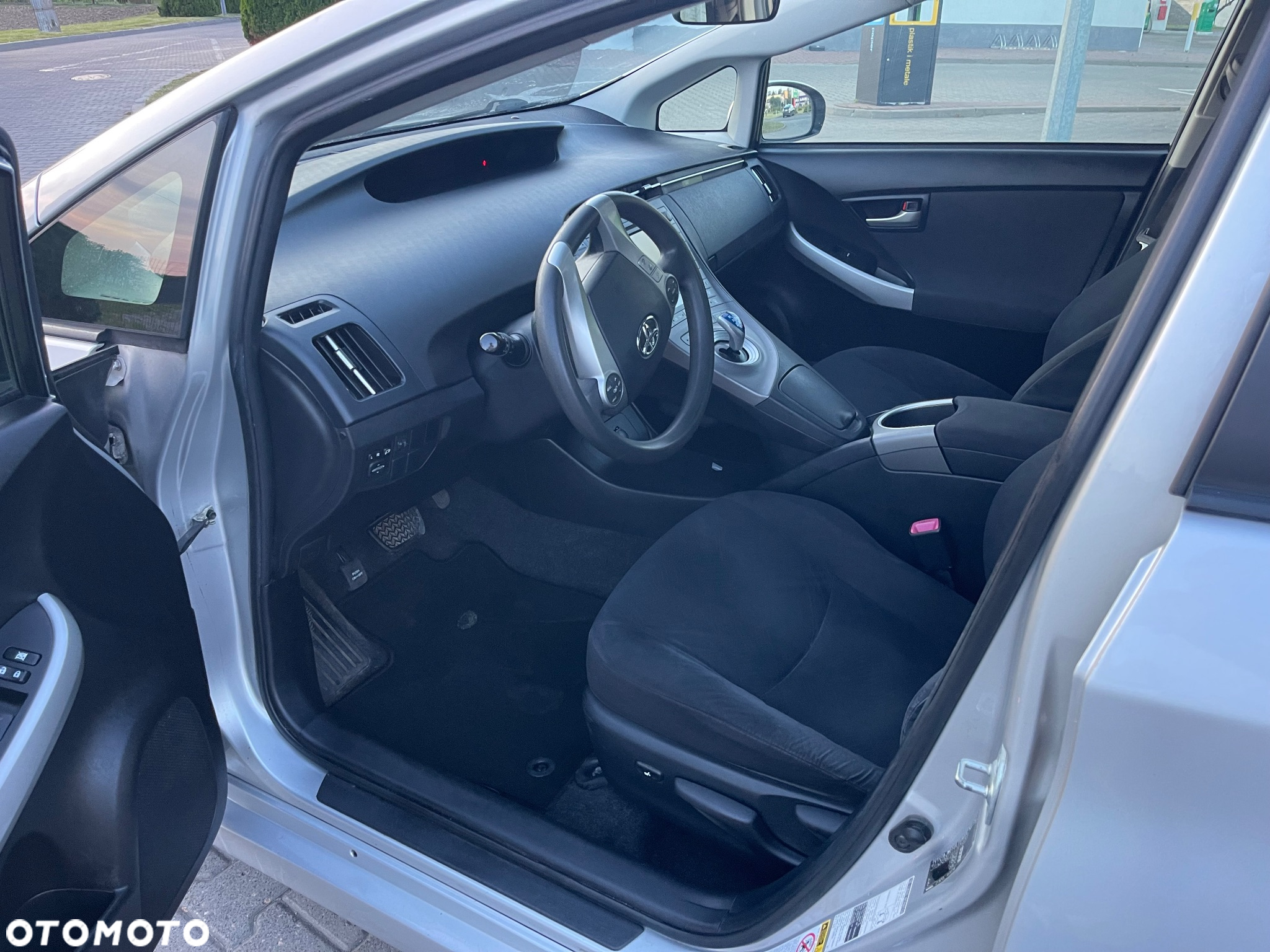 Toyota Prius (Hybrid) Executive - 6
